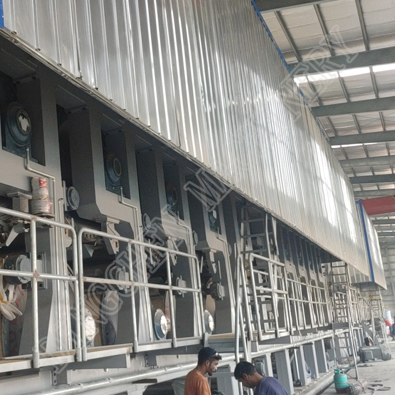 4200 mm 200TPD trippeltråd krafttestforingspapirmaskin i Bangladesh (2)